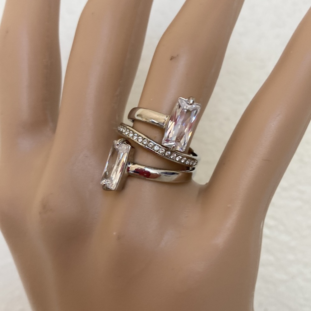 Chloe + Isabel Sz 7 Silver Ring with Clear stones